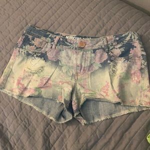 ☀️2 for $15 * Bleached Flower Shortie Shorts